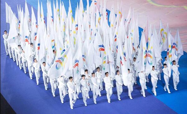 “中华民族一家亲,华侨与祖国心连心” “中华民族一家亲,华侨与祖国心连心”