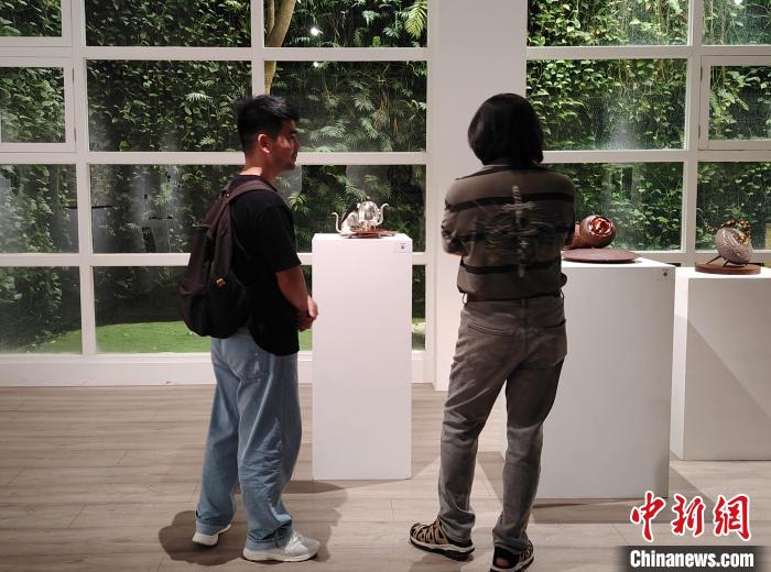 �������Ϸ硯��������˫��������������չ����̨�Ͼٰ�